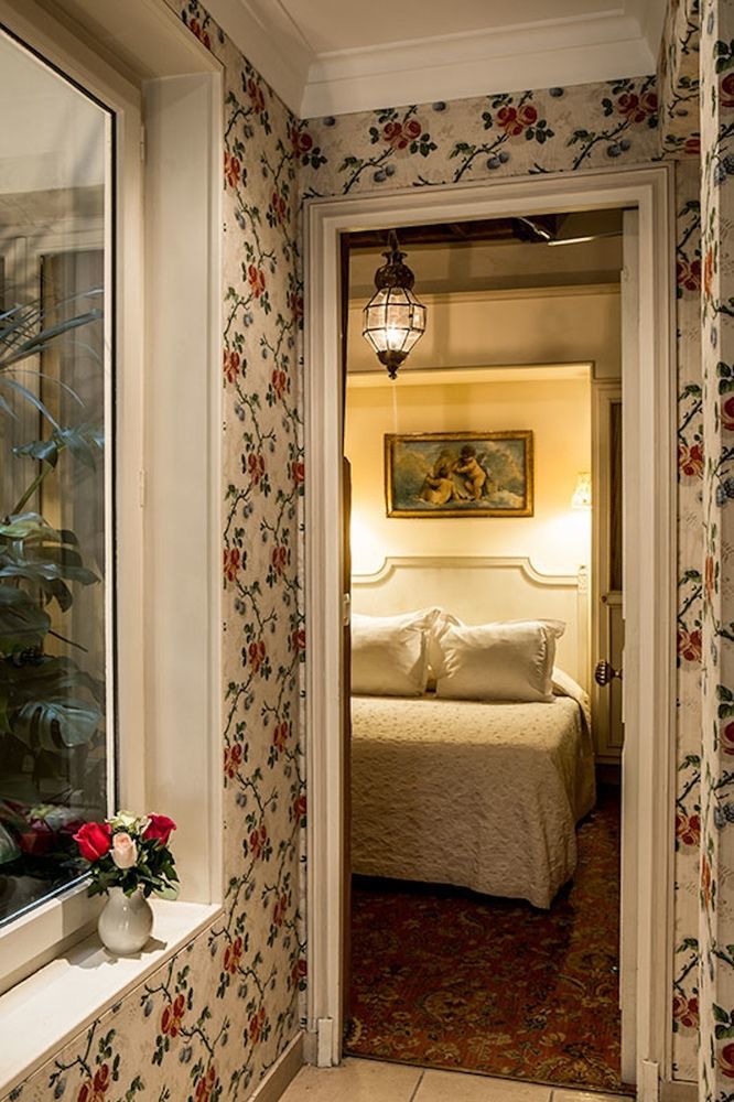Hotel Caron De Beaumarchais Paris Exterior photo